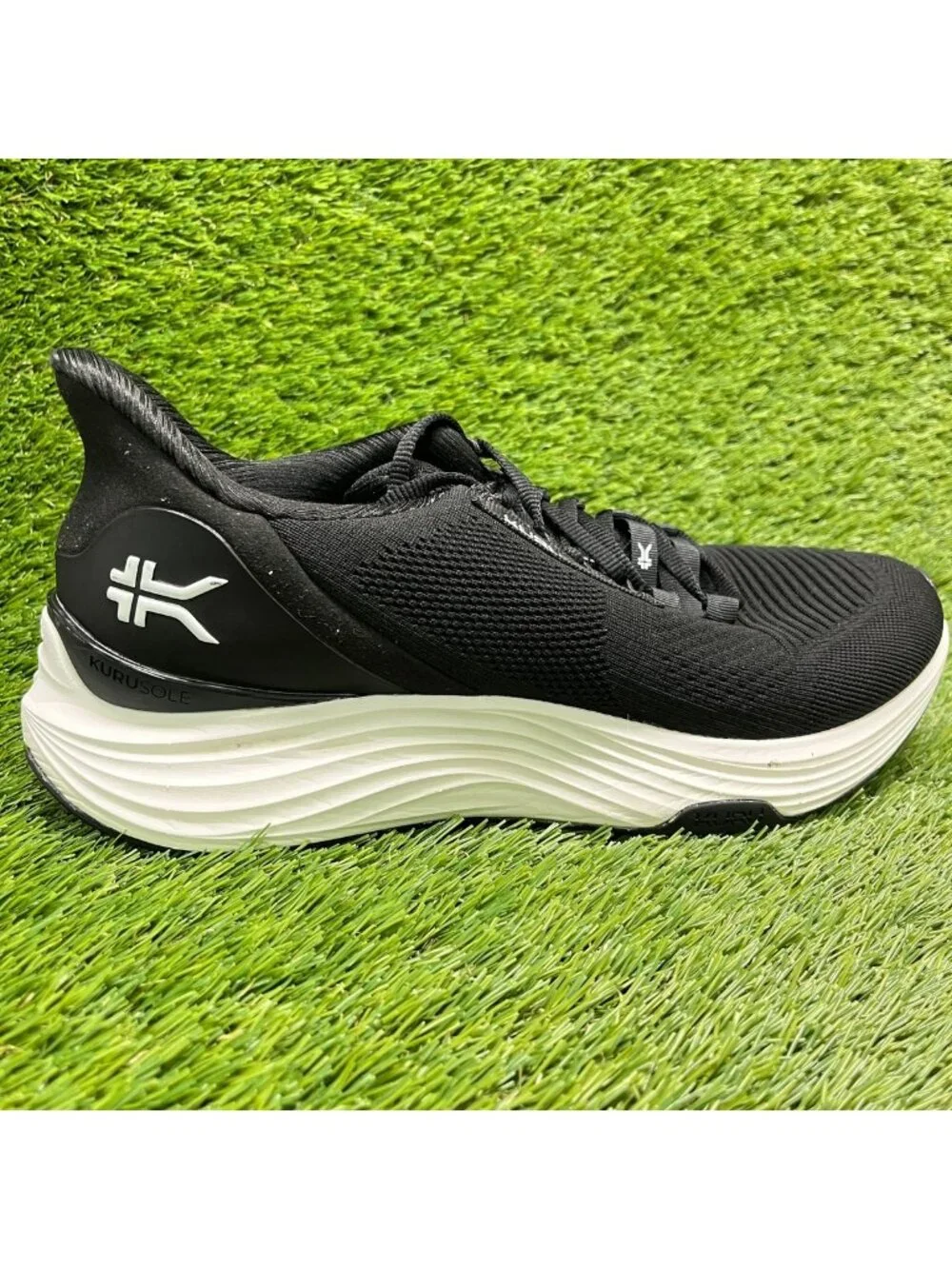 Kuru Atom 2 Mens Size 10.5E Black White Athletic Running Walking Shoes Sneakers